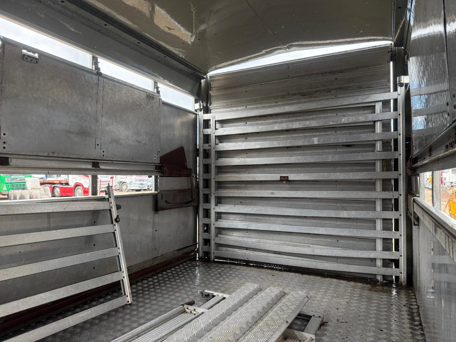 IFOR WILLIAM 12 FT TRI AXLE CATTLE TRAILER - Image 6