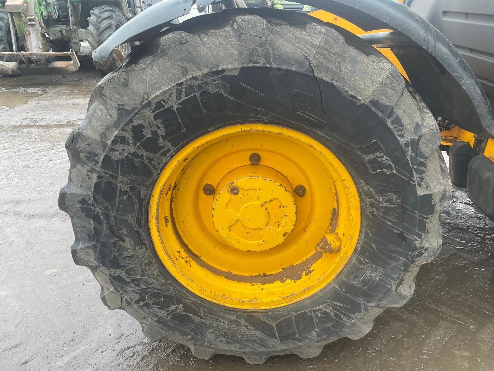 JCB 530.70 AGRI FARM TELEHANDLER - Image 17