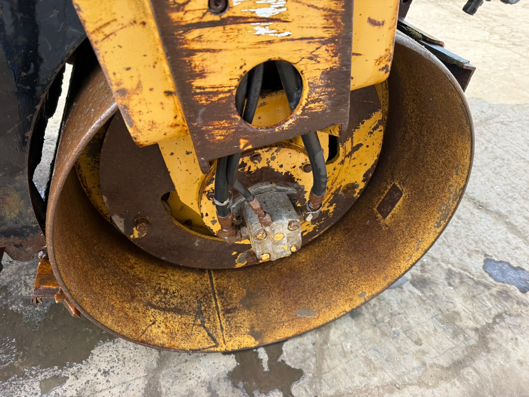 CATERPILLAR CB224D 120 RIDE ON ROLLER - Image 16