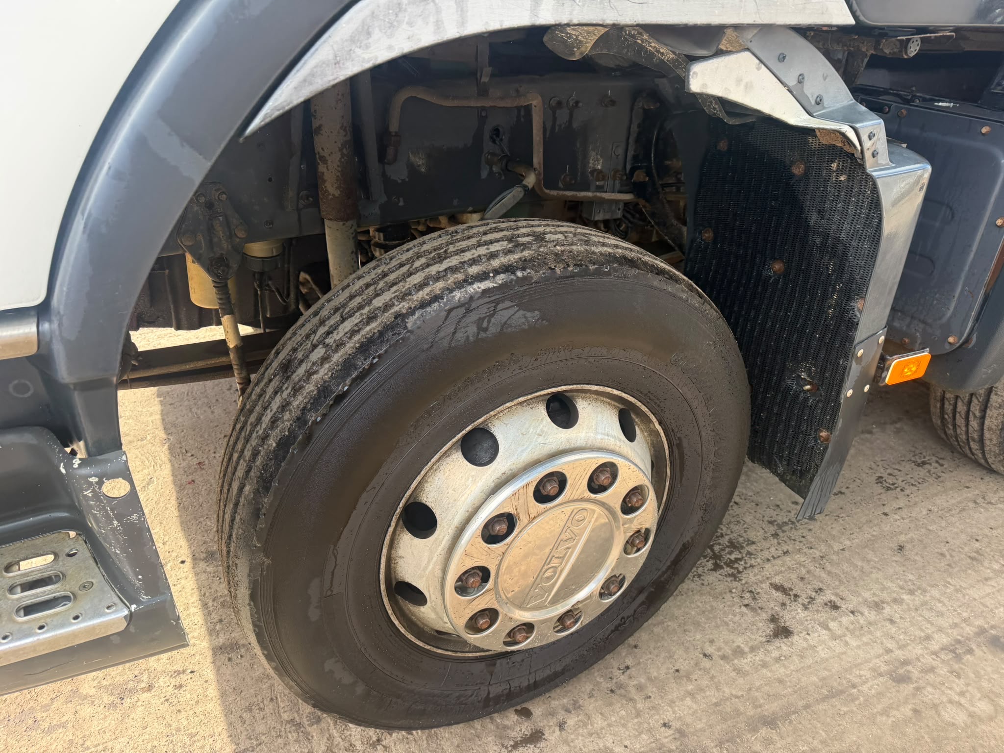 VOLVO FM410 8 WHEEL TIPPER LORRY - Image 5