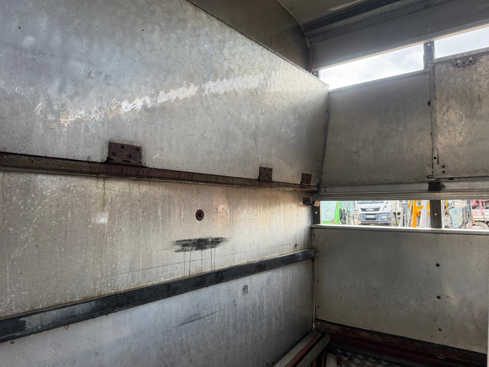 IFOR WILLIAM 12 FT TRI AXLE CATTLE TRAILER - Image 7