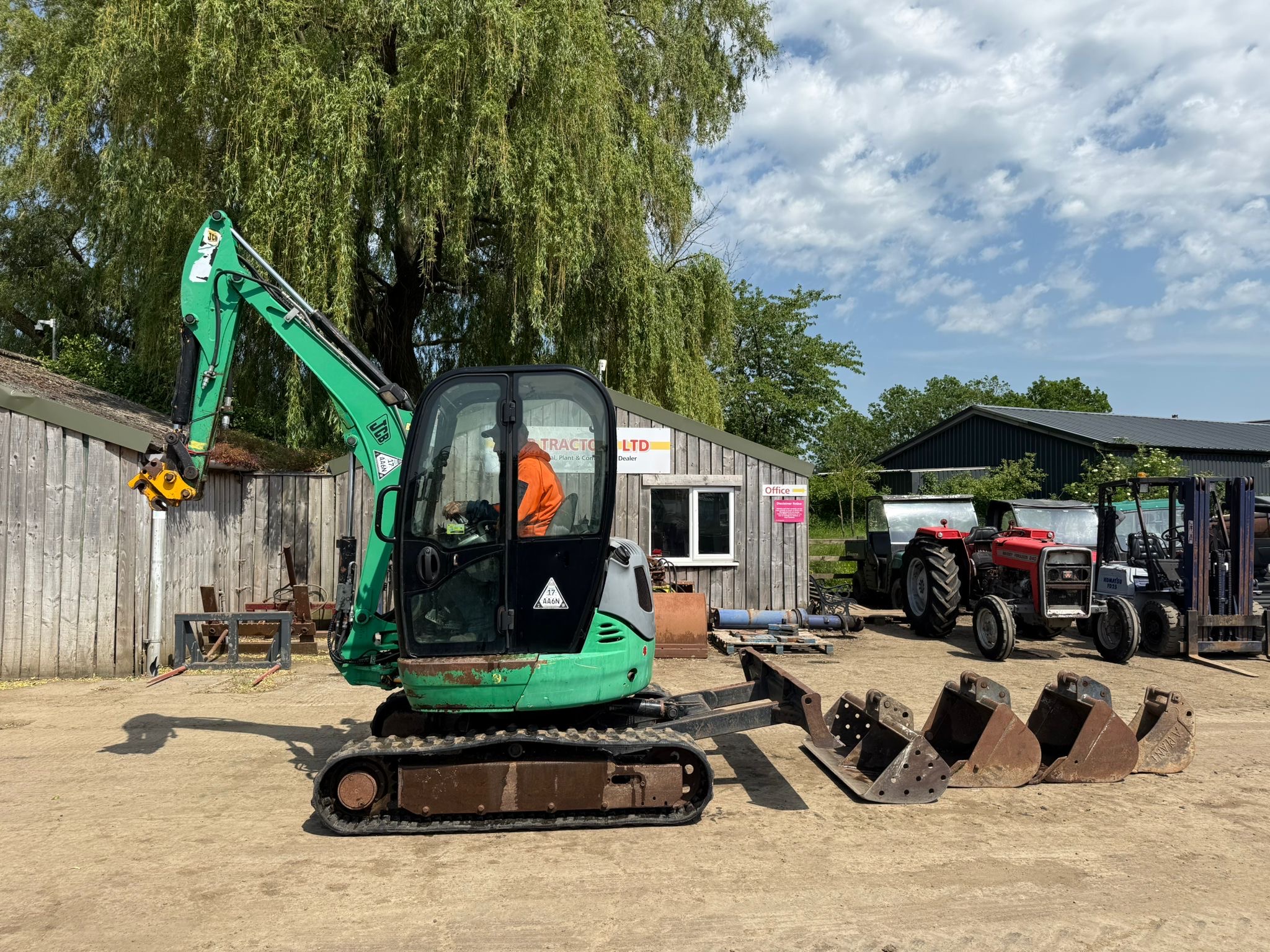 JCB 8030 3 TON MINI DIGGER EXCAVATOR - Image 12