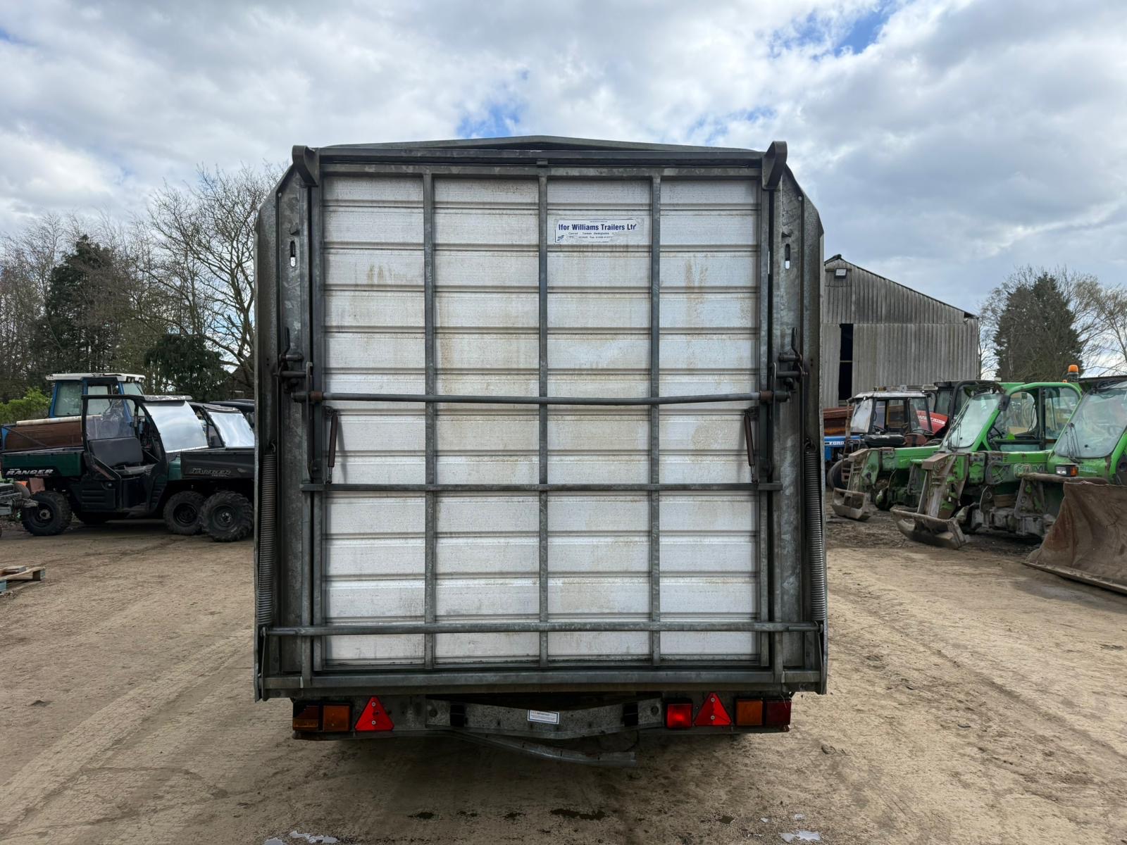IFOR WILLIAM 12 FT TRI AXLE CATTLE TRAILER - Image 11