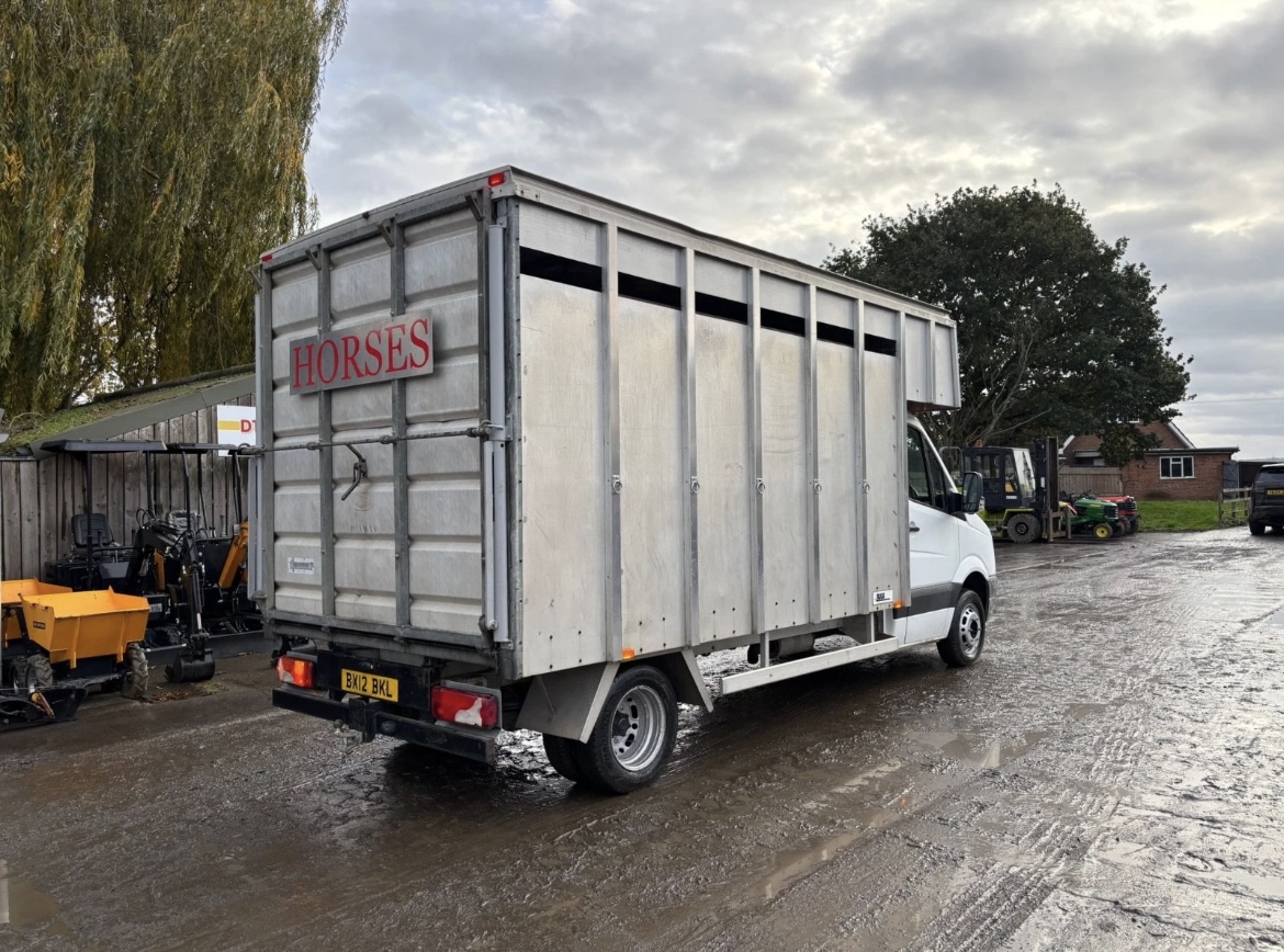 VOLKSWAGEN CRAFTER CR50 TWIN WHEEL HORSE BOX LORRY - Image 23