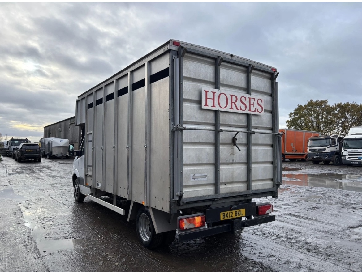 VOLKSWAGEN CRAFTER CR50 TWIN WHEEL HORSE BOX LORRY - Image 21