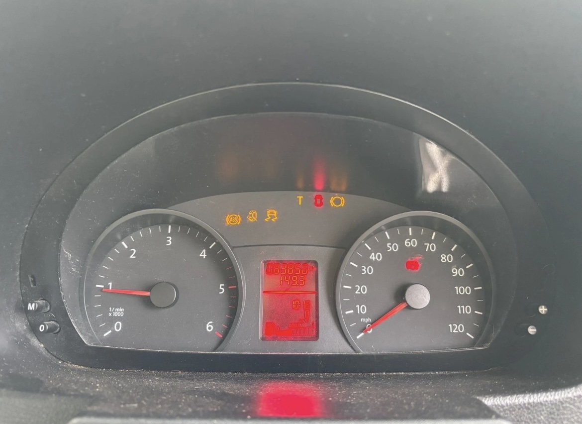 VOLKSWAGEN CRAFTER CR50 TWIN WHEEL HORSE BOX LORRY - Image 13