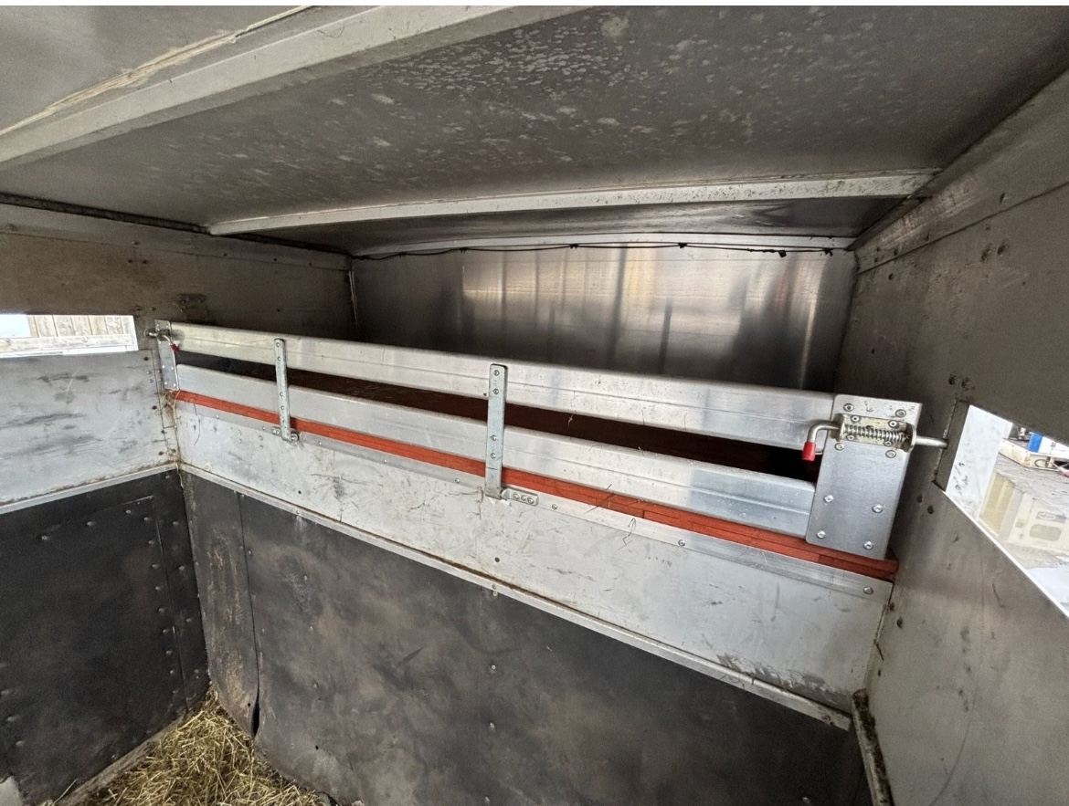 VOLKSWAGEN CRAFTER CR50 TWIN WHEEL HORSE BOX LORRY - Image 6