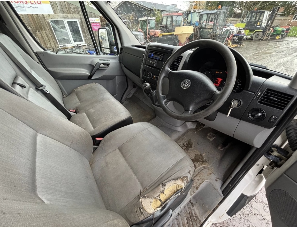 VOLKSWAGEN CRAFTER CR50 TWIN WHEEL HORSE BOX LORRY - Image 5