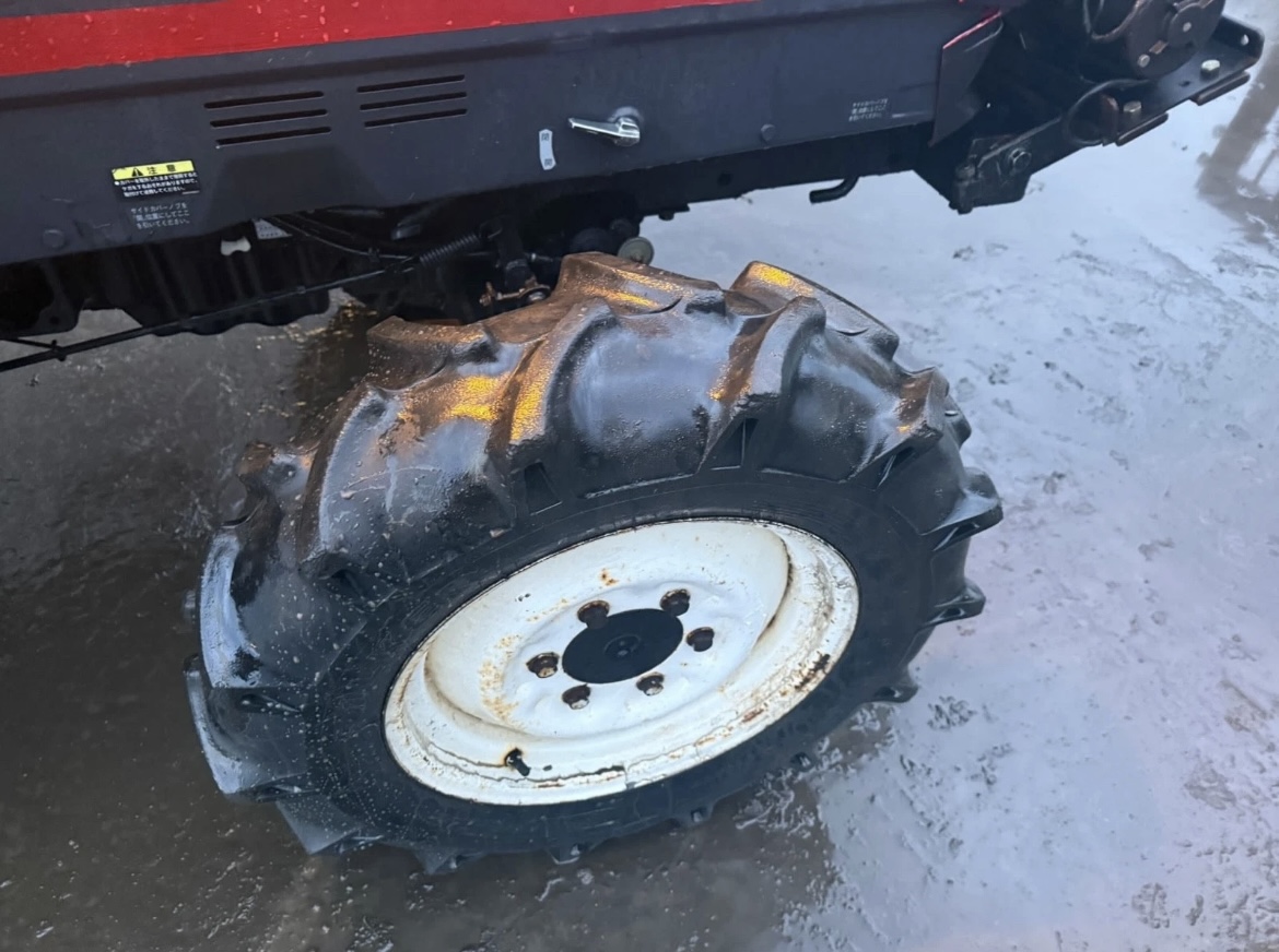 MITSUBISHI MT306 4WD COMPACT TRACTOR - Image 4