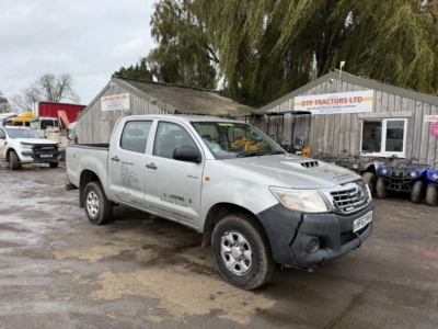 TOYOTA HILUX 4WD PICKUP TRUCK