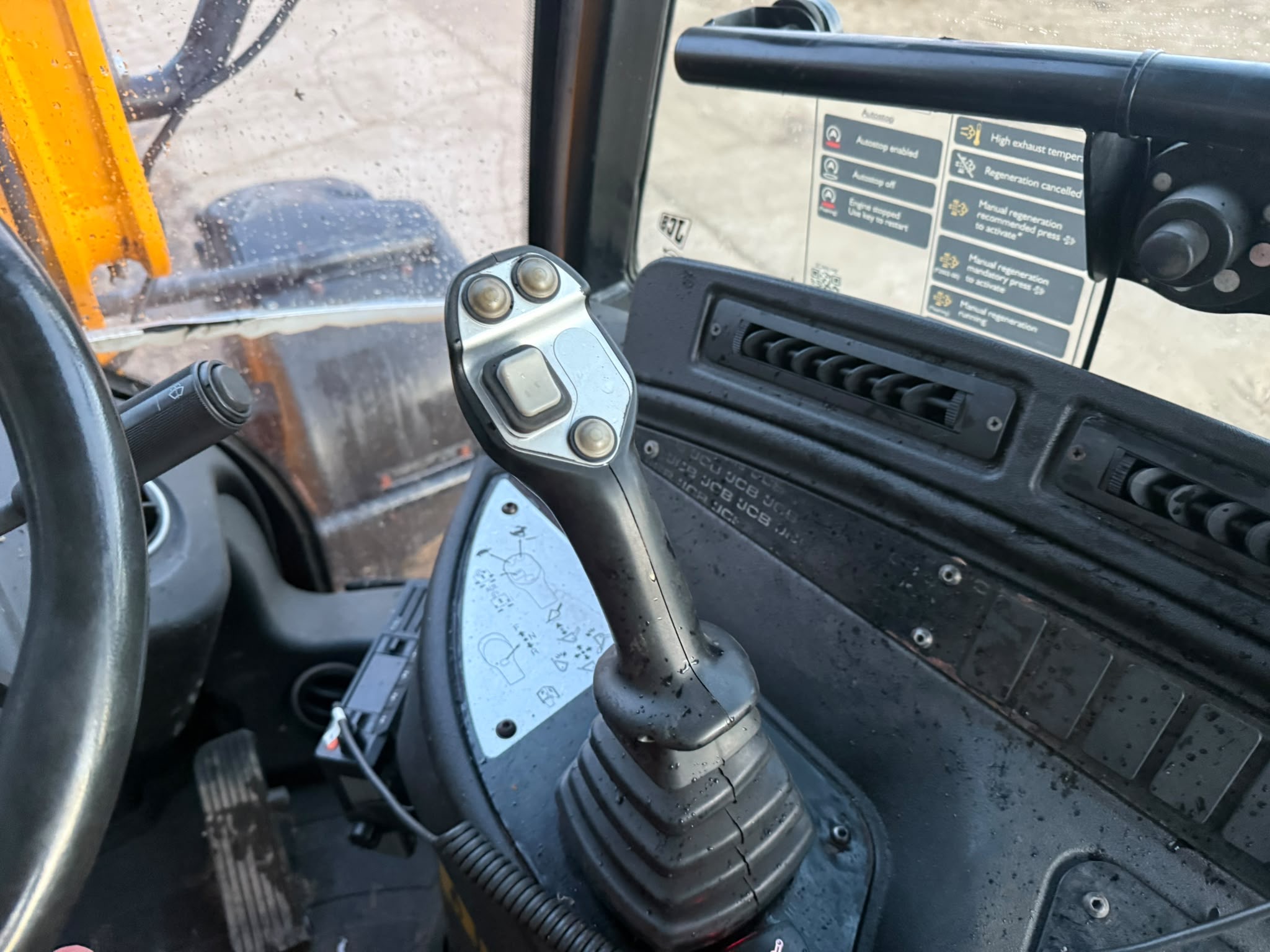JCB 407 MINI WHEELED LOADER - Image 25