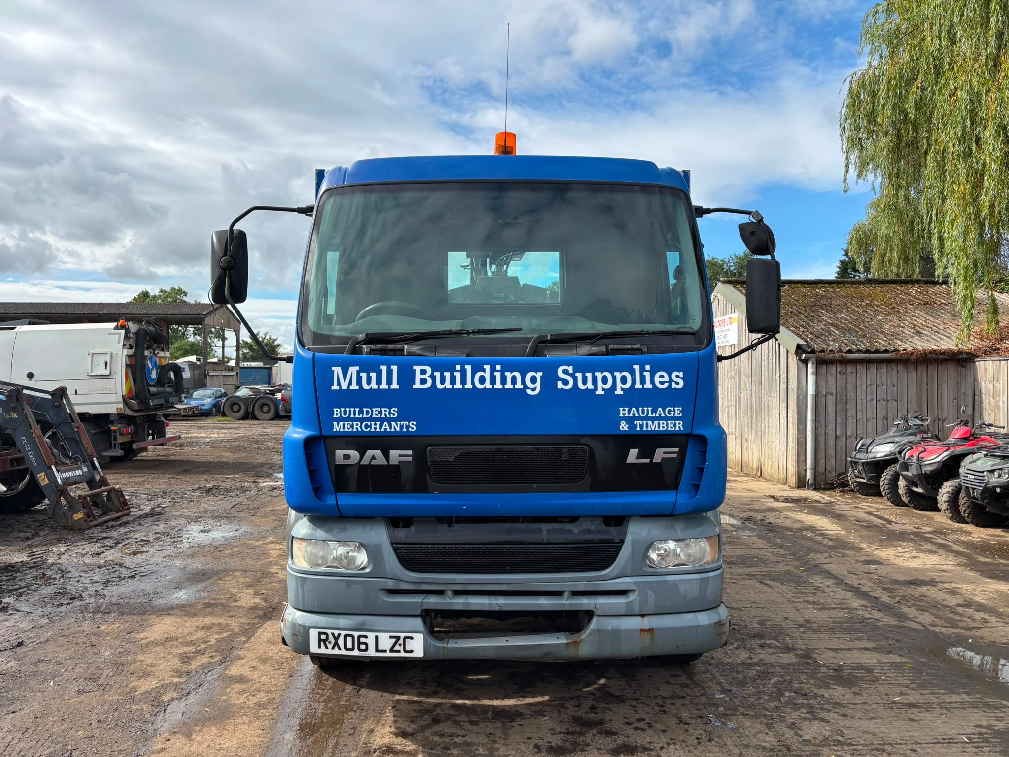 DAF LF 55.220 BRICK GRAB CRANE LORRY - Image 3