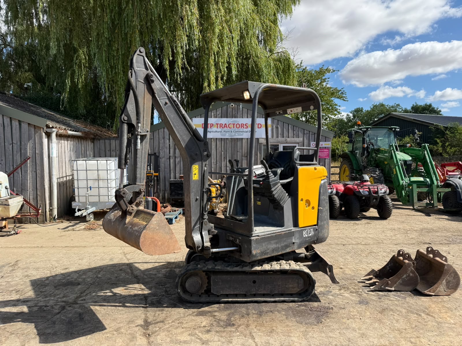 VOLVO EC15D MINI DIGGER EXCAVATOR - Image 19