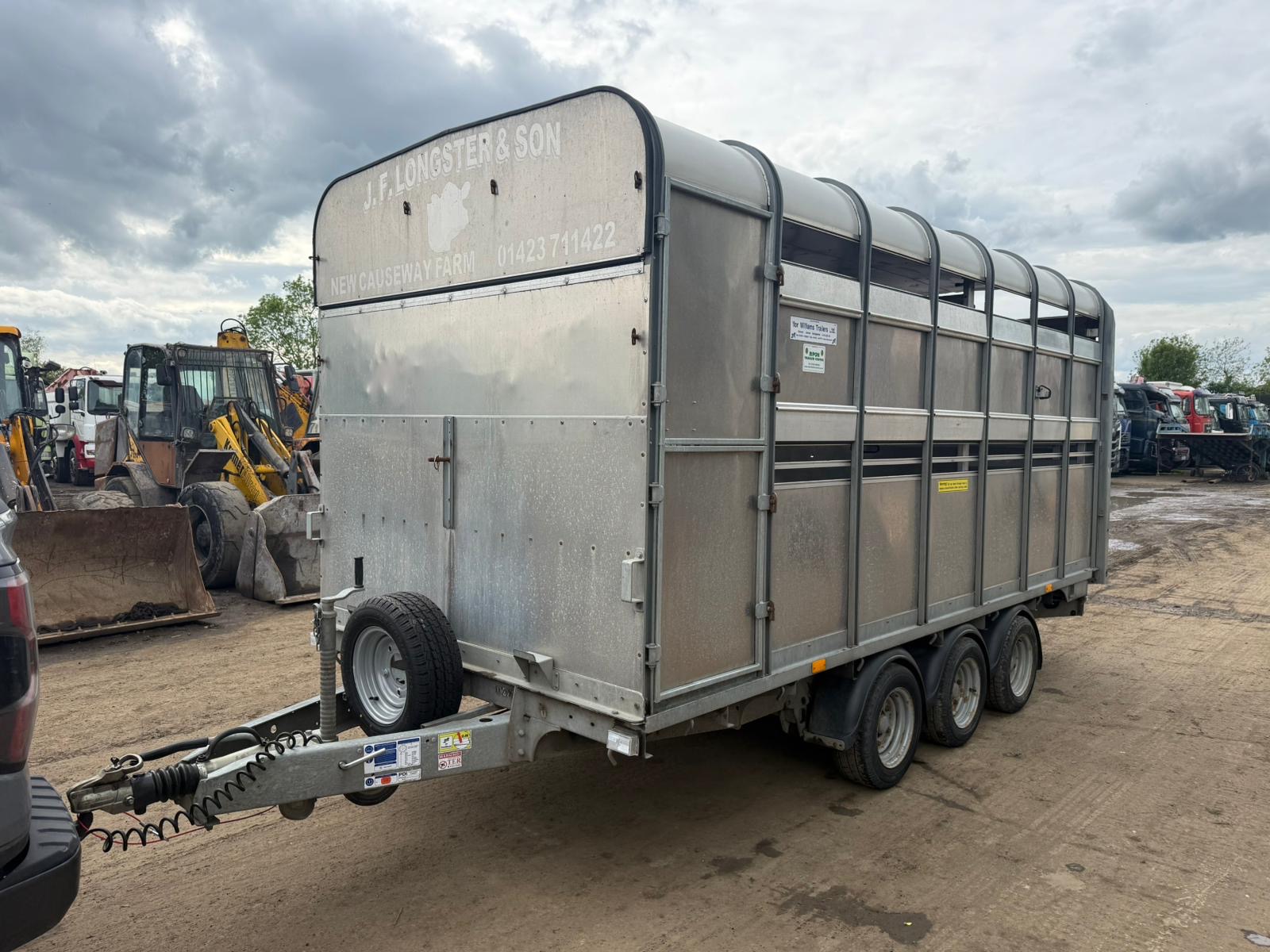 IFOR WILLIAM 14ft TRI AXLE LIVESTOCK TRAILER - Image 6