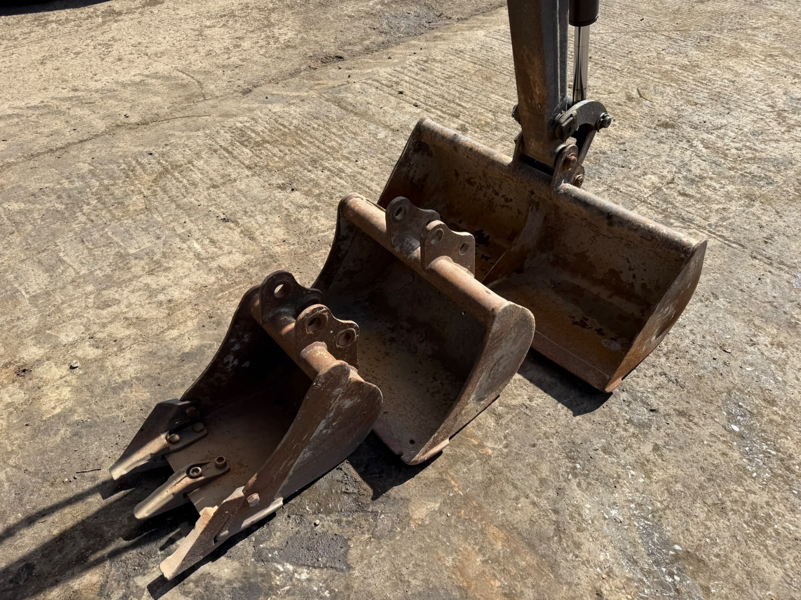 VOLVO EC15D MINI DIGGER EXCAVATOR - Image 3