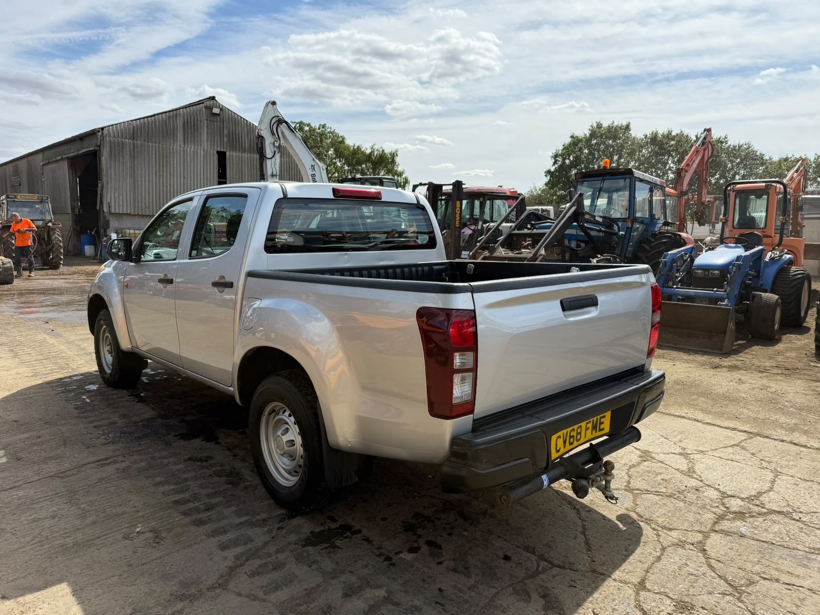 ISUZU D MAX 4x4 PICKUP - Image 11