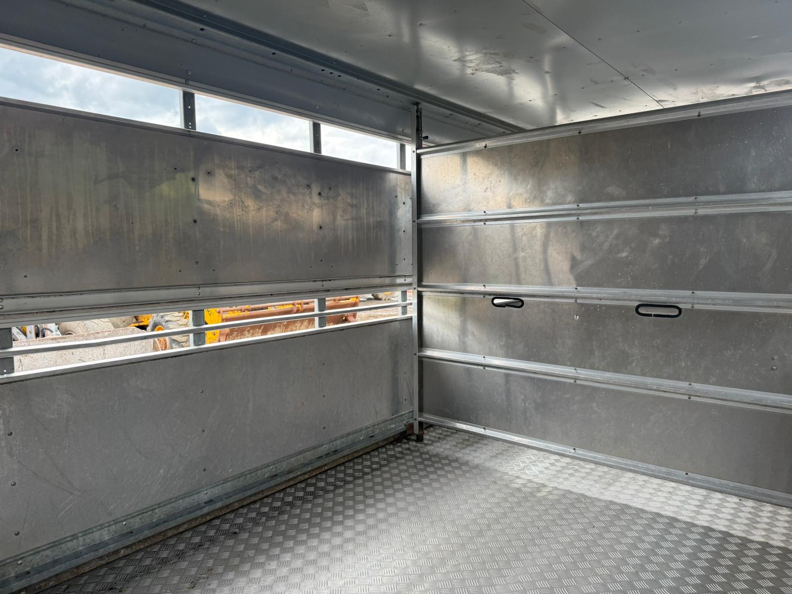 IFOR WILLIAM 14ft TRI AXLE LIVESTOCK TRAILER - Image 9