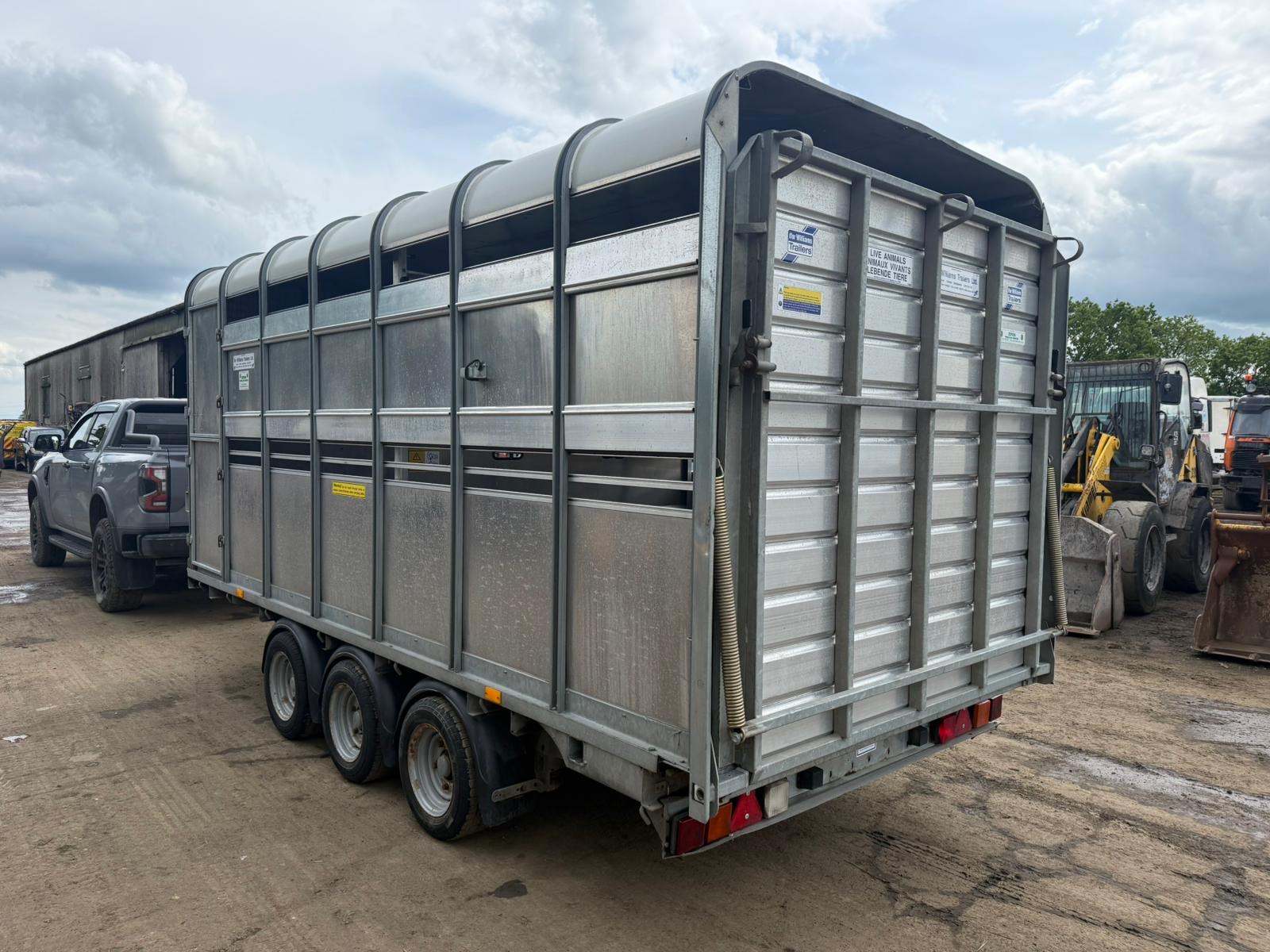 IFOR WILLIAM 14ft TRI AXLE LIVESTOCK TRAILER - Image 11