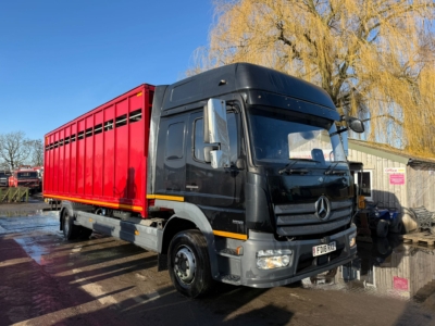 MERCEDES 1518 LIVESTOCK CATTLE LORRY