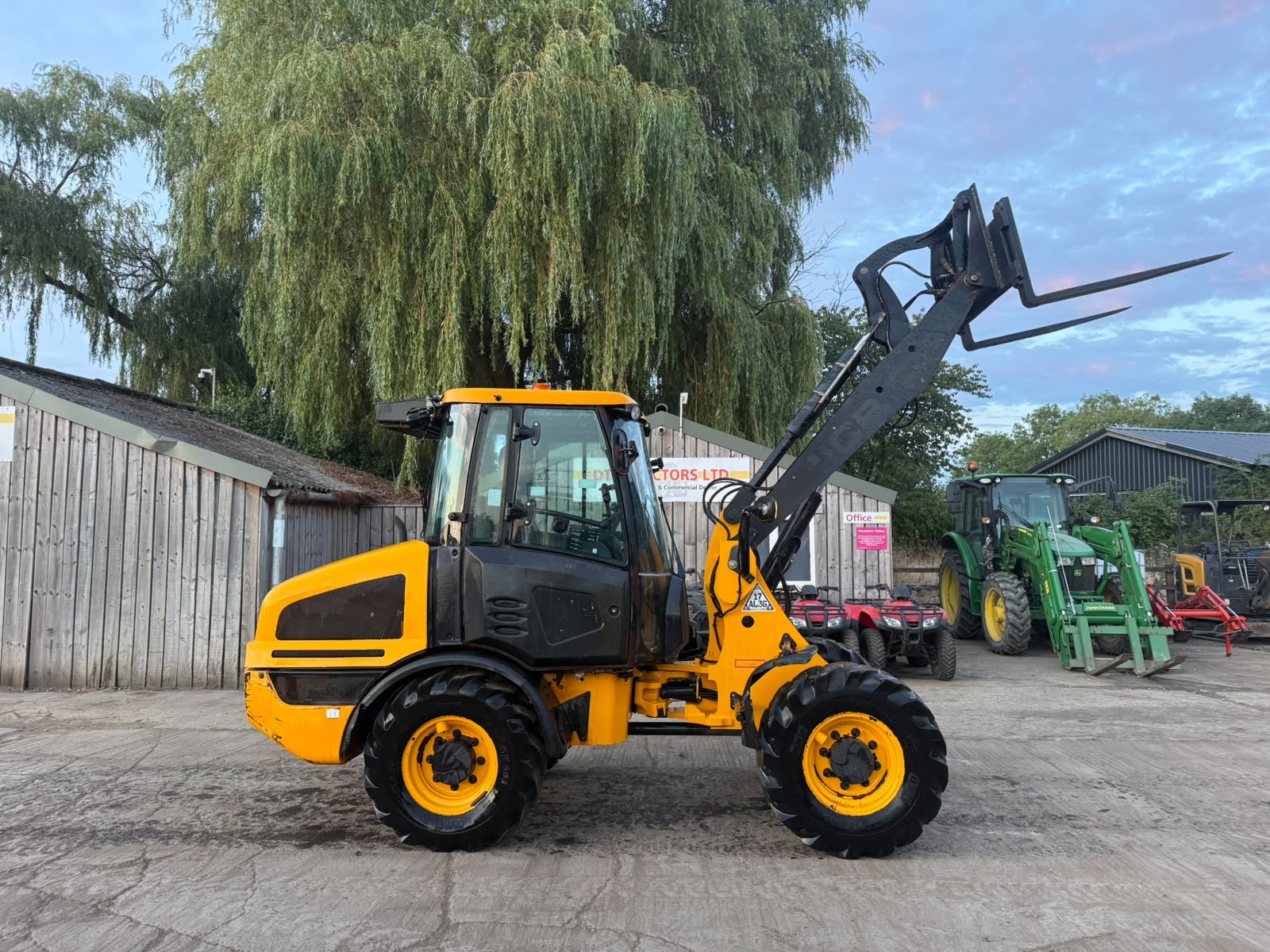 JCB 407 MINI WHEELED LOADER - Image 2