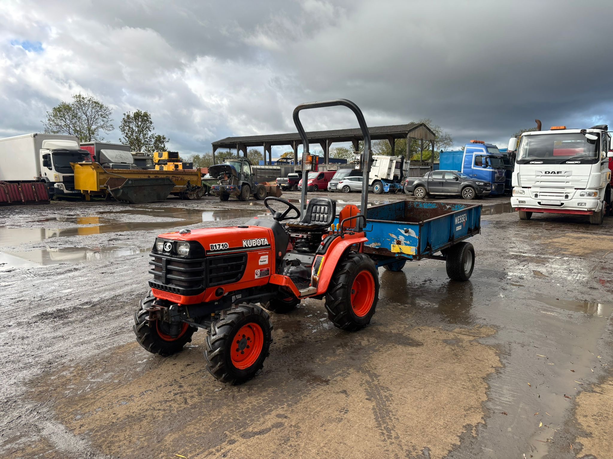 KUBOTA B1710 COMPACT TRACTOR WITH TRAILER - Image 7
