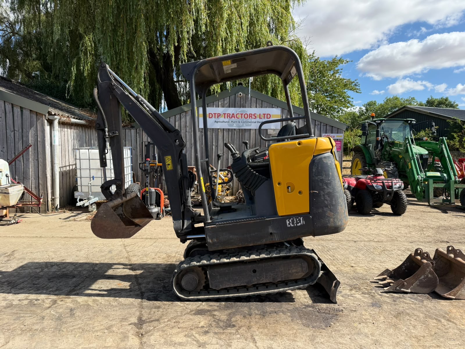 VOLVO EC15D MINI DIGGER EXCAVATOR - Image 17