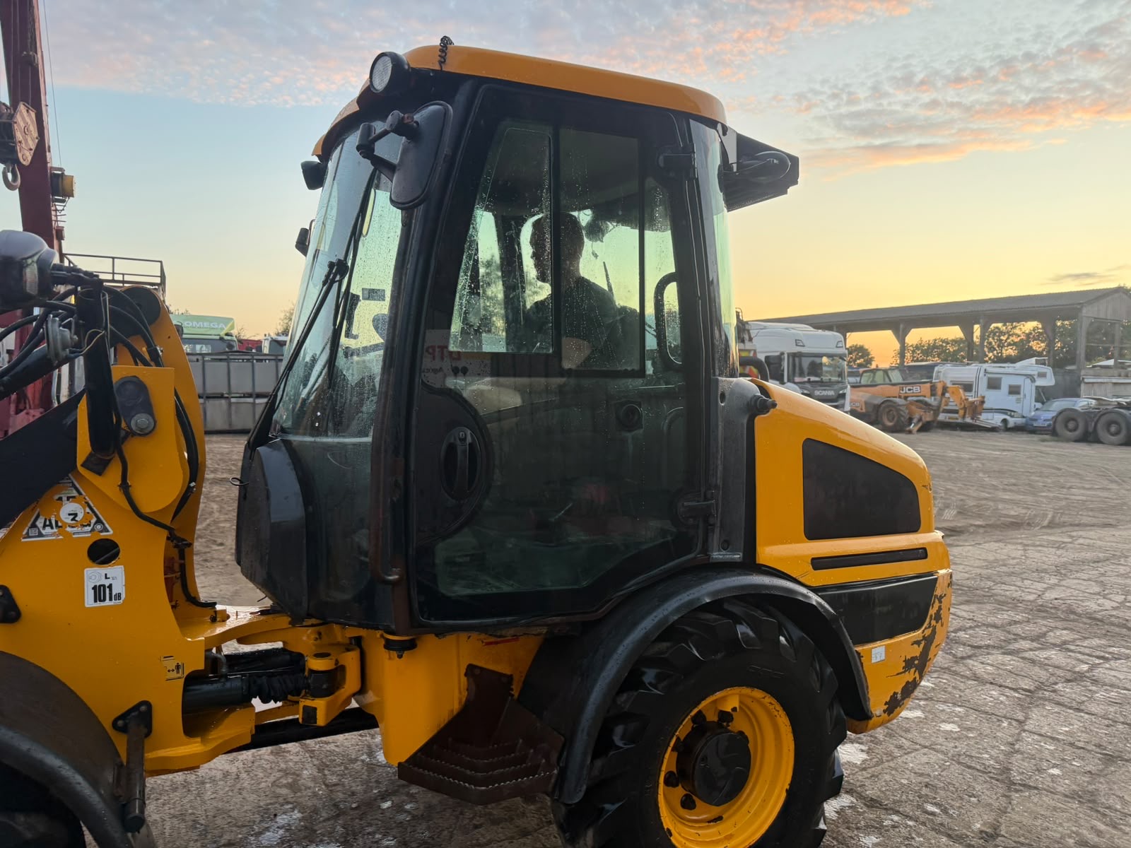JCB 407 MINI WHEELED LOADER - Image 19