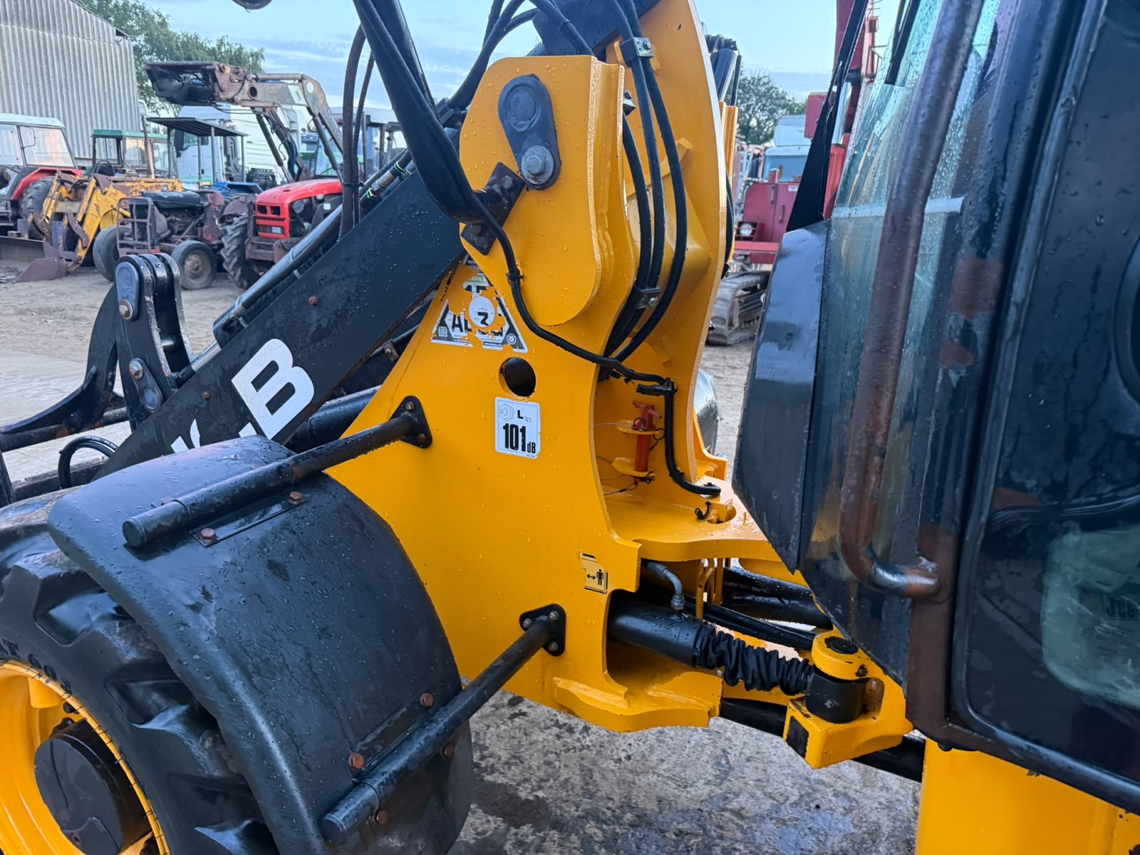 JCB 407 MINI WHEELED LOADER - Image 18
