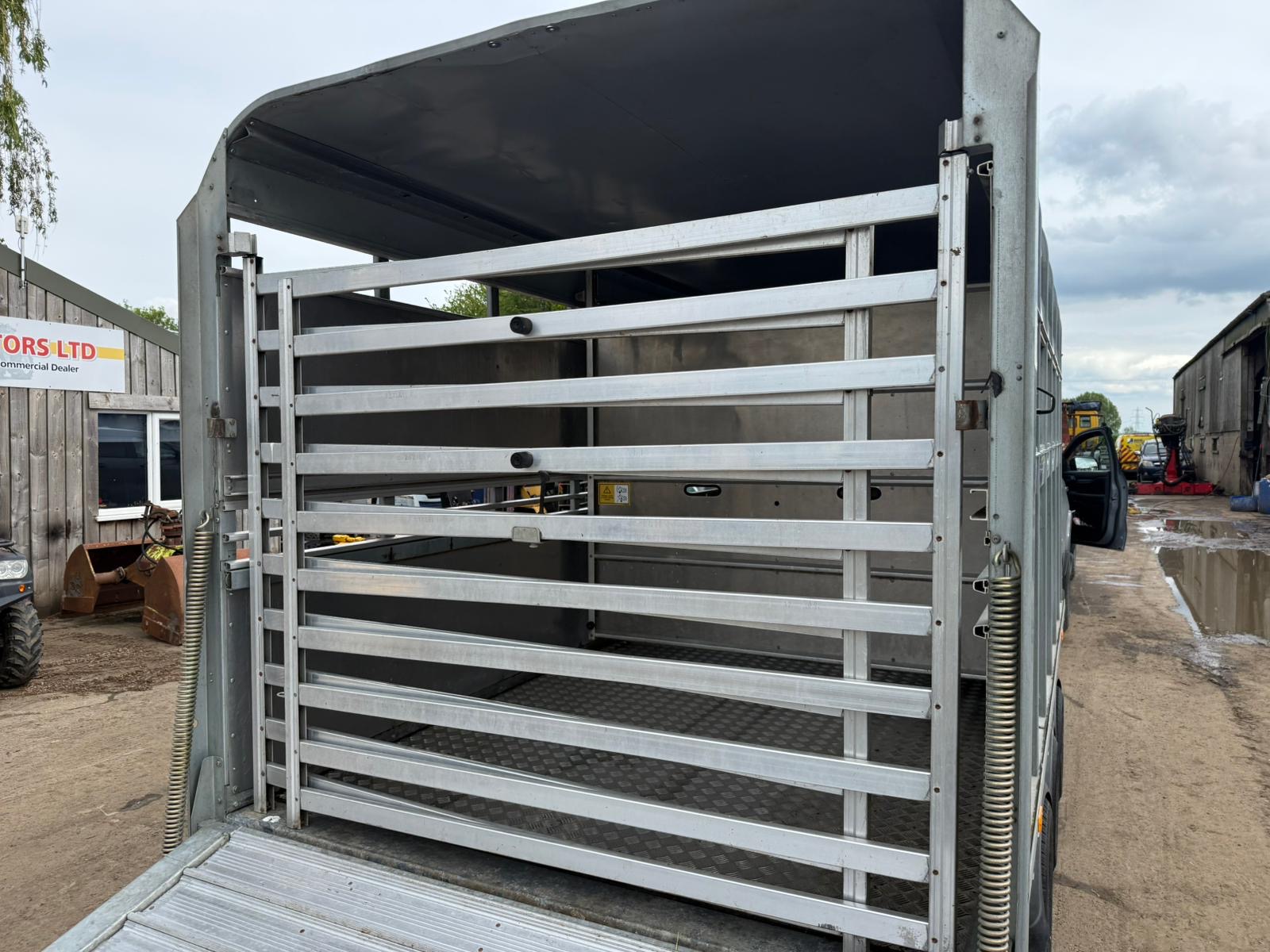 IFOR WILLIAM 14ft TRI AXLE LIVESTOCK TRAILER - Image 2