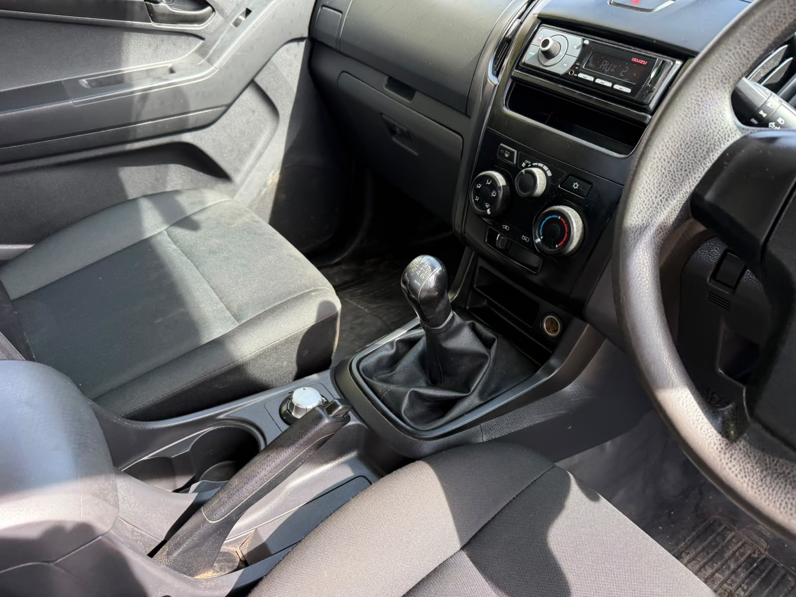 ISUZU D MAX 4x4 PICKUP - Image 12