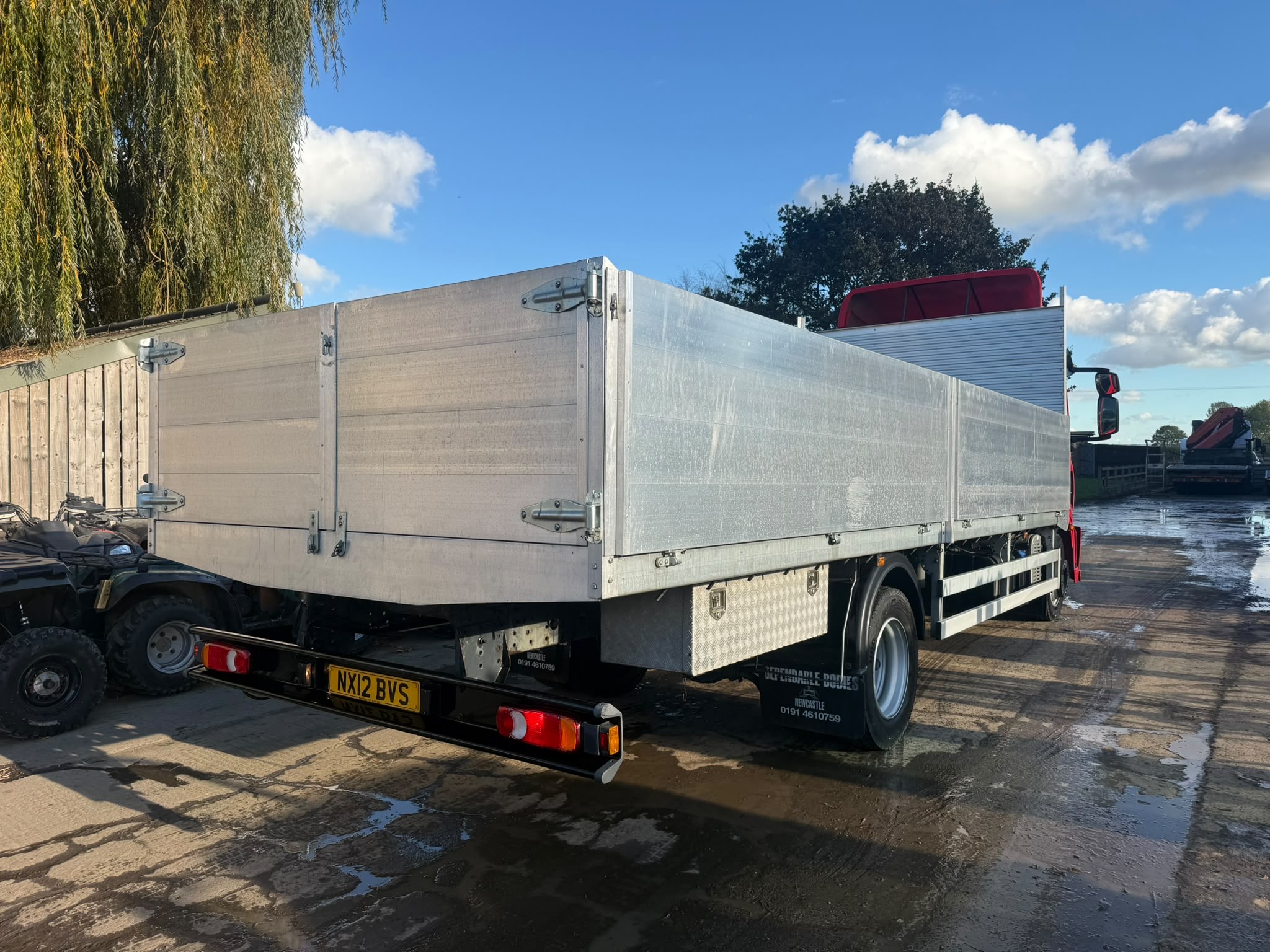 IVECO EUROCARGO 120E22 FLATBED LORRY - Image 22