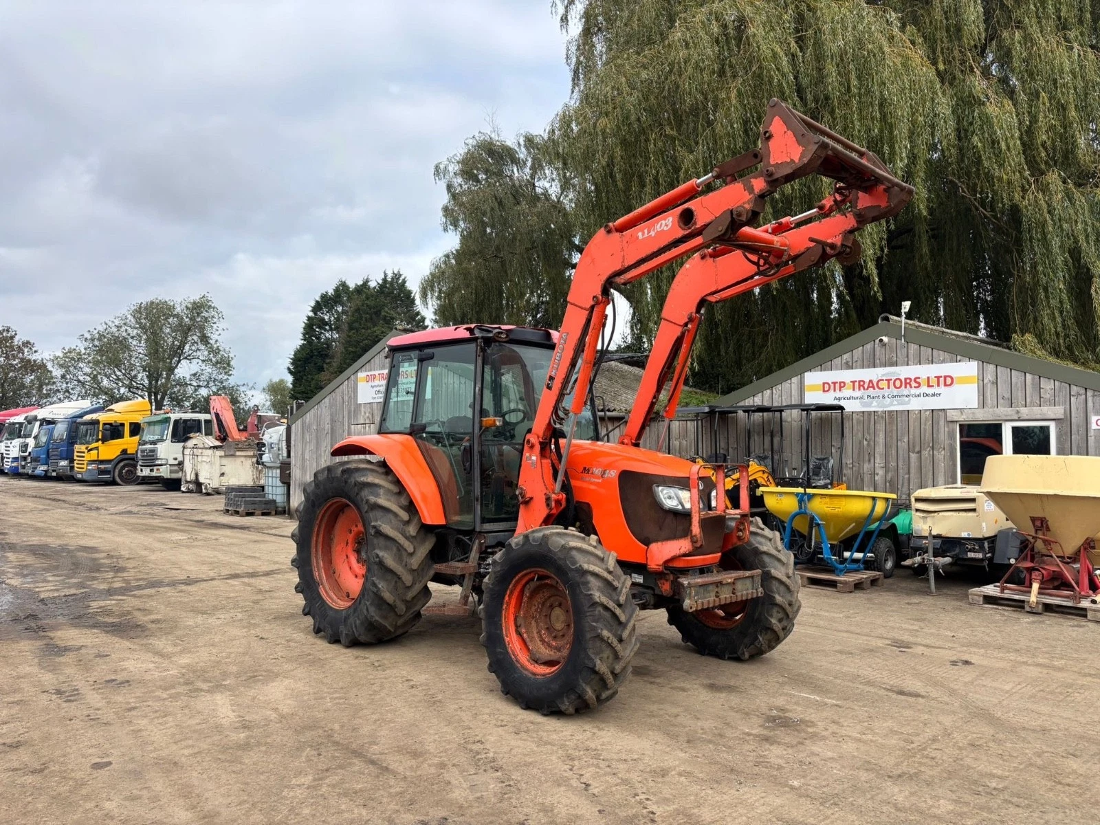 KUBOTA ZM108S DUAL SPEED 4WD LOADER TRACTOR - Image 3