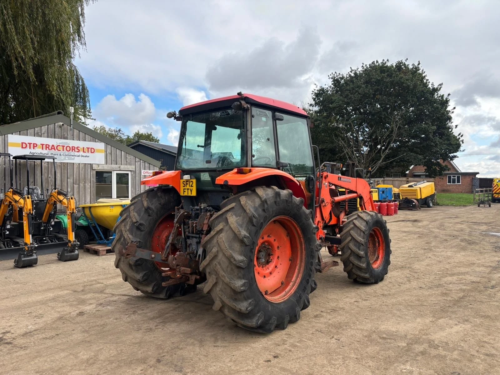 KUBOTA ZM108S DUAL SPEED 4WD LOADER TRACTOR - Image 5