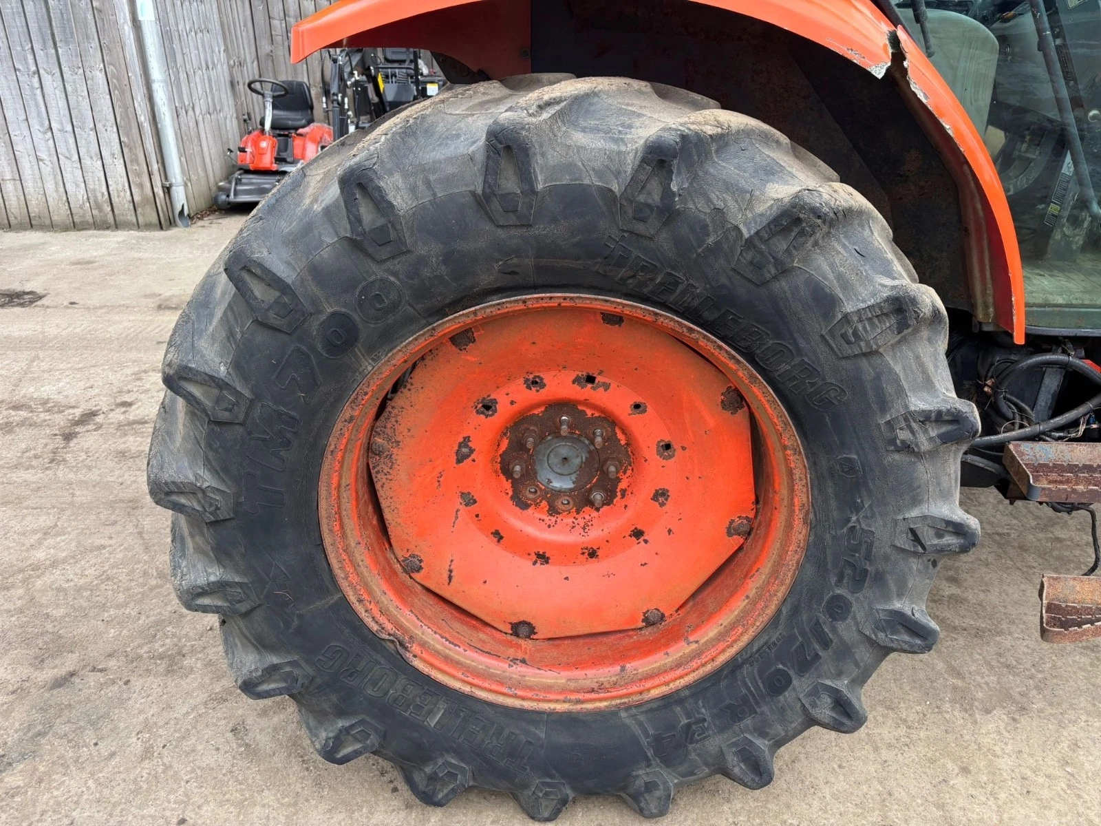 KUBOTA ZM108S DUAL SPEED 4WD LOADER TRACTOR - Image 13